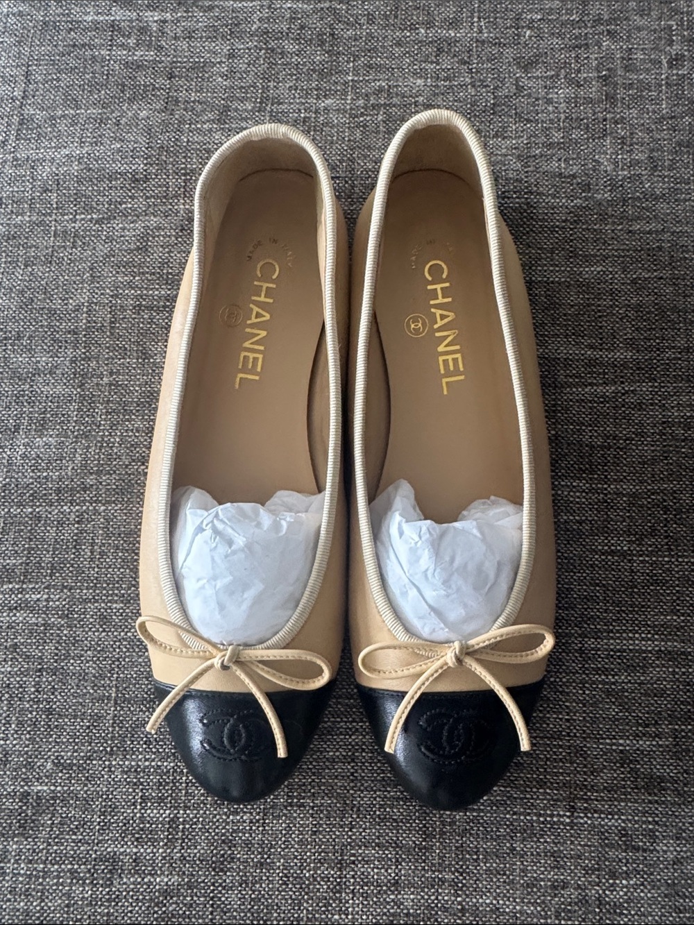 CHANEL Beige and Black Cap-Toe Leather Ballet Flats